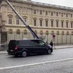 🇫🇷 France : En sept minutes pile, des malfrats masqués fracassent les vitrines « ultramodernes » du Louvre et raflent les joyaux de la Couronne, émeraudes et diamants impériaux d’Eugénie envolés sous le soleil d’octobre ! 

Macron, Dati et Nuñez laissent notre gloire occidentale se faire piller comme un marché aux puces, sécurité en carton-pâte et budget culture en lambeaux. Ce pitoyable gouvernement vend-il déjà la France aux enchères ? Quand les élites fuient et que les voleurs triomphent, qui osera crier « vive la République en faillite » ?