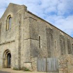 🇫🇷 France : Aux Sables-d’Olonne, à l’église Saint-Nicolas de La Chaume, deux intrus forcent la sacristie comme un buffet gratuit, s’emparent de 300€ au coffre et pulvérisent la statue du Sacré-Cœur, vandalisme en vedette sur le larcin ! Tandis que la laïcité triomphe, qui répare les brisures spirituelles et matérielles ? Cette mode anticléricale low-cost rime-t-elle avec apocalypse des autels ?