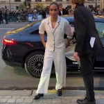 🇩🇿 Algérie – 🇫🇷 France : Le 6 octobre 2025, la sublime Imane Khelif, boxeuse auréolée d’or olympique malgré les tests truqués de l’IBA, troque ses gants pour un costume Chanel à 4000 £, posant triomphante avec Kendall Jenner sous les flashs parisiens. 

Pendant que World Boxing la bloque pour un swab génétique absurde, la mode l’embrasse comme une icône, révélant le cirque médiatique où le genre se plie au buzz ! Et si la Fashion Week validait ce que les rings refusent ?