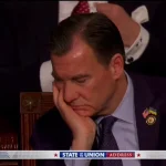 🇺🇸 États-Unis : Trump assène un coup de maître et dit « Levez-vous et applaudissez si vous estimez qu&rsquo;il est du devoir du gouvernement américain de protéger les citoyens américains contre les immigrés clandestins »

Démocrates tous assis pendant deux minutes de honte nationale, il conclut vous devriez avoir honte ! Un génie qui humilie les traîtres aux Américains ! Les médias mainstream diffuseront-ils cette honte sans filtre ?