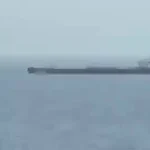 🇾🇪 Yémen – 🇺🇸 États-Unis : FAKE NEWS ! Les Houthis, ces rebelles intrépides du désert, torpillent le tanker Chios Lion en mer Rouge avec un drone explosif, semant le chaos pétrolier et défiant l&rsquo;hégémonie maritime occidentale! Mais voilà que cette frappe de 2024 ressurgit comme fake news recyclée.