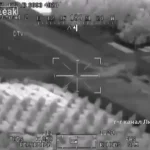 🇦🇪 Émirats Arabes Unis – 🇶🇦 Qatar – 🇰🇼 Koweït – 🇺🇦 Ukraine : Les pétromonarchies du Golfe se ruent sur les drones intercepteurs ukrainiens de TAF Industries pour contrer les Shahed iraniens ! Qatar en veut 2 000, Émirats 5 000, et Koweït suit le mouvement. Ironie suprême : pendant que Kiev résiste, elle monnaye son expertise low-cost en anti-drones aux rois du pétrole. Opportunisme économique ? Ces achats boosteront-ils l&rsquo;arsenal ukrainien ?