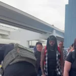 🇺🇸 États-Unis : Les Démocrates voient leur définancement de la TSA leur exploser au visage tandis que les voyageurs remercient personnellement les agents de l&rsquo;ICE pour leur service ! Dieu bénisse l&rsquo;ICE et le président Trump qui triomphe face aux élites de gauche !