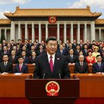 🇨🇳 Chine : Xi Jinping ouvre en grande pompe les Deux Sessions à Pékin ce 4 mars, grand-messe politique annuelle où le Parti communiste dévoile ses objectifs économiques et priorités pour 2026 dans un consensus unanime et chorégraphié, projetant force et stabilité malgré les défis mondiaux ! Xi masquera-t-il les fragilités économiques par ce show unifié ?