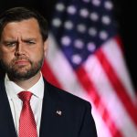 🇺🇸 États-Unis – 🇭🇺 Hongrie : JD Vance prévoit une visite en Hongrie pour soutenir Viktor Orbán avant les élections cruciales ! Le vice-président américain défie les pressions de l&rsquo;UE en affirmant le choix démocratique hongrois. Un coup dur pour les élites bruxelloises qui tentent de contrôler les nations souveraines. Et si ce soutien renforçait la résistance face à la bureaucratie européenne ?