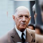 🇫🇷 France : De Gaulle jugeait l’argent public intouchable ! À l’Élysée, Yvonne notait rigoureusement chaque dépense privée du foyer et le couple envoyait un chèque au Trésor pour rembourser savon, nourriture et vêtements ; pas de voitures officielles pour les enfants ! Il renonça même à son salaire présidentiel, mourant sans fortune. Une exemplarité qui fustige les privilèges d’aujourd’hui !