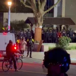 🇺🇸 États-Unis : Les autorités américaines ont arrêté un manifestant transgenre anti-ICE enragé à Portland ce week-end, démontrant une fermeté bienvenue contre les troubles woke ! Ça, c&rsquo;est l&rsquo;Amérique forte et libre que les patriotes réclamaient sous Trump !