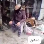 🇸🇾 Syrie : Un voyou islamiste détruit et pille la petite boutique d’un chrétien syrien âgé à Al-Suqaylabiyah dans le gouvernorat de Hama sous ses yeux impuissants, tandis que les plus anciennes communautés chrétiennes du monde subissent une pression croissante de la part des islamistes ! La persécution des minorités continue en Syrie.