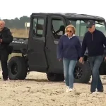 🇺🇸 États-Unis : Jill Biden aperçue avec la dernière version du robot Joe Biden dans une vidéo bluffante qui expose la tromperie et les manipulations des démocrates pour contrôler le narratif et cacher la vérité au peuple !