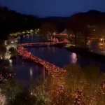 🇫🇷 France : Des milliers de chrétiens français célèbrent le dimanche des Rameaux à Lourdes, réaffirmant les racines chrétiennes de la France malgré les politiques laïques et woke qui tentent de les effacer ! Un défi au contrôle narratif imposé par les élites.
