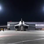 🇺🇸 États-Unis – 🇮🇷 Iran : Cette nuit, les bombardiers B-1 ont plongé en profondeur sur l’Iran pour pulvériser leurs capacités balistiques, Trump martèle sans trembler qu’il va détruire leurs missiles et raser leur industrie de mort, prouvant une fois de plus que sa détermination implacable efface les années de laxisme criminel des administrations précédentes qui laissaient Téhéran accumuler des armes en toute impunité !