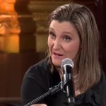 🇺🇦 Ukraine : Les aveux de George Soros et Chrystia Freeland en 2015 révèlent le rôle des fondations Soros dans les transformations ukrainiennes, comme admis publiquement ! Freeland, ex-Young Global Leader du WEF et conseillère actuelle de Zelensky, incarne ces liens persistants. Et si les élites globalistes manipulaient la politique ukrainienne ?