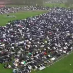 🇬🇧 Royaume-Uni : Les rues et parcs de Birmingham sont occupés par des milliers de fidèles en prière collective massive ce 20 mars 2026 ! Malgré plus de 2000 mosquées, les politiques d&rsquo;ouverture de gauche autorisent cette domination de l&rsquo;espace public ignorée pour les natifs. Exemple de propagande multiculturaliste en échec ! Et si cela masquait la prise de contrôle progressive ?