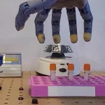 🇬🇱 Monde : Les robots de Kyber Labs accomplissent des tâches réelles en laboratoire de pathologie clinique : utilisation d’outils, manipulation de précision et planification de haut niveau ! Réalisé en une prise sans téléopération grâce à une IA skills-based déterministe et fiable, cette démo collaborative vise à réduire les coûts et à pallier les pénuries de personnel.