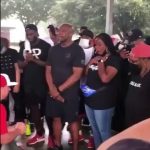 🇺🇸 États-Unis : En 2020, des Blancs n’ayant jamais pratiqué l’esclavage s’agenouillent et implorent le pardon auprès de Noirs n’ayant jamais subi l’esclavage. Cette repentance collective sans objet enterre la raison et impose une culpabilité éternelle au nom du progressisme sociétal.