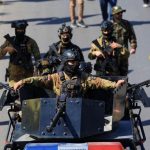 🇮🇷 Iran : Téhéran se transforme en caserne de milices étrangères Zainebiyoun, Fatemiyoun et Hachd al-Chaabi sous pavillon du CGRI : pick-up armés de DShK dans les rues, check-points partout, administrations à 30% de présence et services publics paralysés. L&rsquo;État civil s&rsquo;efface devant la répression.