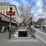 🇫🇷 France : Poignardé à la gorge lors d’une altercation devant le métro Jaurès, un homme de 50 ans meurt à l’aube à Paris ; l’agresseur prend la fuite et reste activement recherché dans le secteur Stalingrad saturé de toxicomanes.