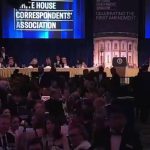 🇺🇸 États-Unis : Des coups de feu éclatent au dîner des correspondants de la Maison Blanche. Trump, Melania et Vance évacués en urgence par le Secret Service, suspect interpellé. Aucun blessé, mais la faille de sécurité au cœur d’un événement médiatique hostile révèle une vulnérabilité persistante.