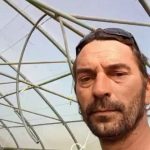 🇪🇺 Union européenne : Un maraîcher filme ses cultures légumières dévastées après les abattages massifs de cheptel imposés par les quotas climatiques de Bruxelles. L’UE poursuit sa politique de réduction agricole pendant que l’accord Mercosur ouvre les vannes aux importations.