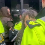 🇮🇪 Irlande : La mère et la sœur d&rsquo;Enoch Burke jetées en prison par le juge Brian Cregan après avoir dénoncé ses mensonges dans l&rsquo;affaire du professeur détenu depuis plus de 600 jours pour refus d&rsquo;utiliser les pronoms transgenres d&rsquo;un élève ! Répression woke scandaleuse qui écrase la liberté d&rsquo;expression en Irlande !