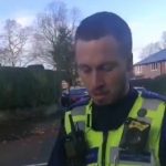 🇬🇧 Royaume-Uni : INCROYABLE ‼️ La police britannique questionne une femme pour une prière silencieuse dans son esprit près d’une clinique d’avortement : la loi sur les zones tampons criminalise désormais la conscience chrétienne.