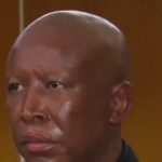 🇿🇦 Afrique du Sud : Condamné à 5 ans de prison ferme, Julius Malema, leader EFF qui réclame la saisie des terres des fermiers blancs, écope de la peine pour détention illégale d’arme et tir en l’air lors d’un meeting en 2018. Pas pour ses discours radicaux : il fait appel et reste libre.