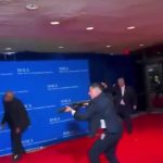 🇺🇸 États-Unis : Un tireur californien de 31 ans armé d’un fusil à pompe, d’un pistolet et de couteaux charge le checkpoint du Secret Service lors du dîner des correspondants de la Maison Blanche : un agent touché mais sauvé par son gilet pare-balles, le suspect neutralisé en quelques secondes, Trump évacué indemne.