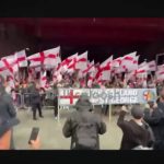 🇬🇧 Royaume-Uni : Des milliers de chrétiens nationalistes britanniques déferlent sur Manchester en scandant « RENVOYEZ-LES ! » tandis que le gouvernement Starmer maintient l’ouverture des frontières : le peuple reprend la rue pour exiger la souveraineté.