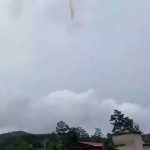 🇨🇳 Chine : ATTENTION ⚠️ La Chine propulse ses Long March au tétraoxyde d’azote toxique, dont la fumée orange tombe sur les villages et se transforme en acide nitrique au contact de l’humidité. SpaceX, avec ses Raptor au méthane, évite ces rejets empoisonnés.