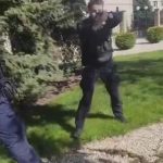 🇺🇦 Ukraine : CHOC 😳 La police de Kiev pointe des armes de combat sur des civils pour « encourager » la mobilisation dite volontaire, dans un contexte de TCC coercitifs documentés et de tensions croissantes avec la population épuisée par la guerre.