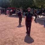 🇫🇷 France : TU PENSES QUE C’EST VOLONTAIRE OU JUSTE DE L’INCOMPÉTENCE ⁉️ Place Bellecour à Lyon ce 1er mai, les antifas tirent au mortier d’artifice sur les forces de l’ordre. La police charge pour disperser la foule sans procéder à la moindre interpellation. Les auteurs de violences repartent libres.