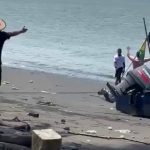 🇨🇴 Colombie : En pleine lumière du jour à Buenaventura, deux touristes père et fils kidnappés sur une plage par des hommes armés ; le père retrouvé mort, le fils toujours disparu malgré une récompense de 100 millions de pesos.