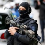 🇫🇷 France : À QUEL MOMENT ÇA DEVIENT ACCEPTABLE ⁉️ Une collégienne de 14 ans tuée au couteau à Fère-en-Tardenois ce mercredi ; malgré le déploiement du GIGN, PSIG, hélicoptères et drones, l’auteur reste en fuite. Une tragédie qui expose les limites de la sécurité publique dans les zones rurales.