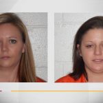 🇺🇸 États-Unis : En Oklahoma, Rachel Jean Stevens et Kayla Ann Jones, un couple lesbien, ont été condamnées à 20 ans de prison pour avoir torturé leur fils de 5 ans : coups de marteau, coups de pied à l&rsquo;aine jusqu&rsquo;au sang, yeux scotchés, famine et deux AVC. Elles ont plaidé non contesté.