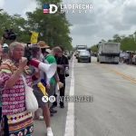 🇺🇸 Floride : Les libéraux protestent contre la prison Alligator Alcatraz mais ne peuvent bloquer la route, car en Floride il est légal d’écraser quiconque entoure votre véhicule en cas de blocage.