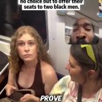 🇺🇸 États-Unis : Deux hommes noirs intimident deux femmes blanches dans le métro pour leur voler leurs places, en brandissant implicitement l’accusation de racisme si elles refusent. Les femmes, visiblement mal à l’aise, cèdent sous pression.