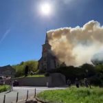 🇫🇷 France : Un feu de friches « accidentel » atteint le clocher de l’église Saint-Cyriaque à Montenach, en Moselle, qui s’effondre en partie malgré 70 pompiers déployés. Alors que les incendies d’édifices chrétiens se multiplient depuis des années sans équivalent sur d’autres cultes.