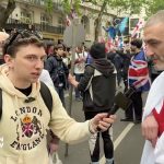 🇬🇧 Royaume-Uni : TU FAIS CONFIANCE À CETTE VERSION DES FAITS ❓ Immigration nette chutant de 924 000 en 2023 à 204 000 en 2025 sous l’effet de règles durcies, un manifestant anglais exprime pourtant sa fureur contre un pays qui s’incline devant l’islam et importe des gens dont on ne sait rien.