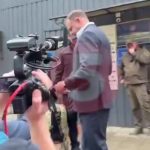 🇺🇦 Ukraine : TU TROUVES ÇA NORMAL OU COMPLÈTEMENT SCANDALEUX ⁉️ Andriy Yermak, ex-bras droit de Zelensky, sort de prison après 4 jours contre 140 millions de hryvnias de caution, accusé de blanchiment de 460 millions via un projet immobilier de luxe près de Kyiv. La justice ukrainienne libère ses élites plus vite qu’elle ne les juge.