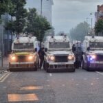 🇬🇧 Royaume-Uni : Un migrant somalien tente de décapiter un homme à Belfast avec un couteau, vidéos à l’appui. Les autorités appellent au calme face aux rassemblements populaires contre l’insécurité, pendant que la population excédée exige des réponses sur cette violence récurrente.