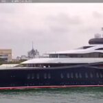 🇺🇸 États-Unis – 🇫🇷 France : Mark Zuckerberg, apôtre du climat d’origine humaine, navigue sur son yacht de 119 m à 300 millions propulsé par quatre moteurs diesels. Pendant que la France durcit ses ZFE interdisant Crit’Air 3 aux travailleurs modestes dans les villes.